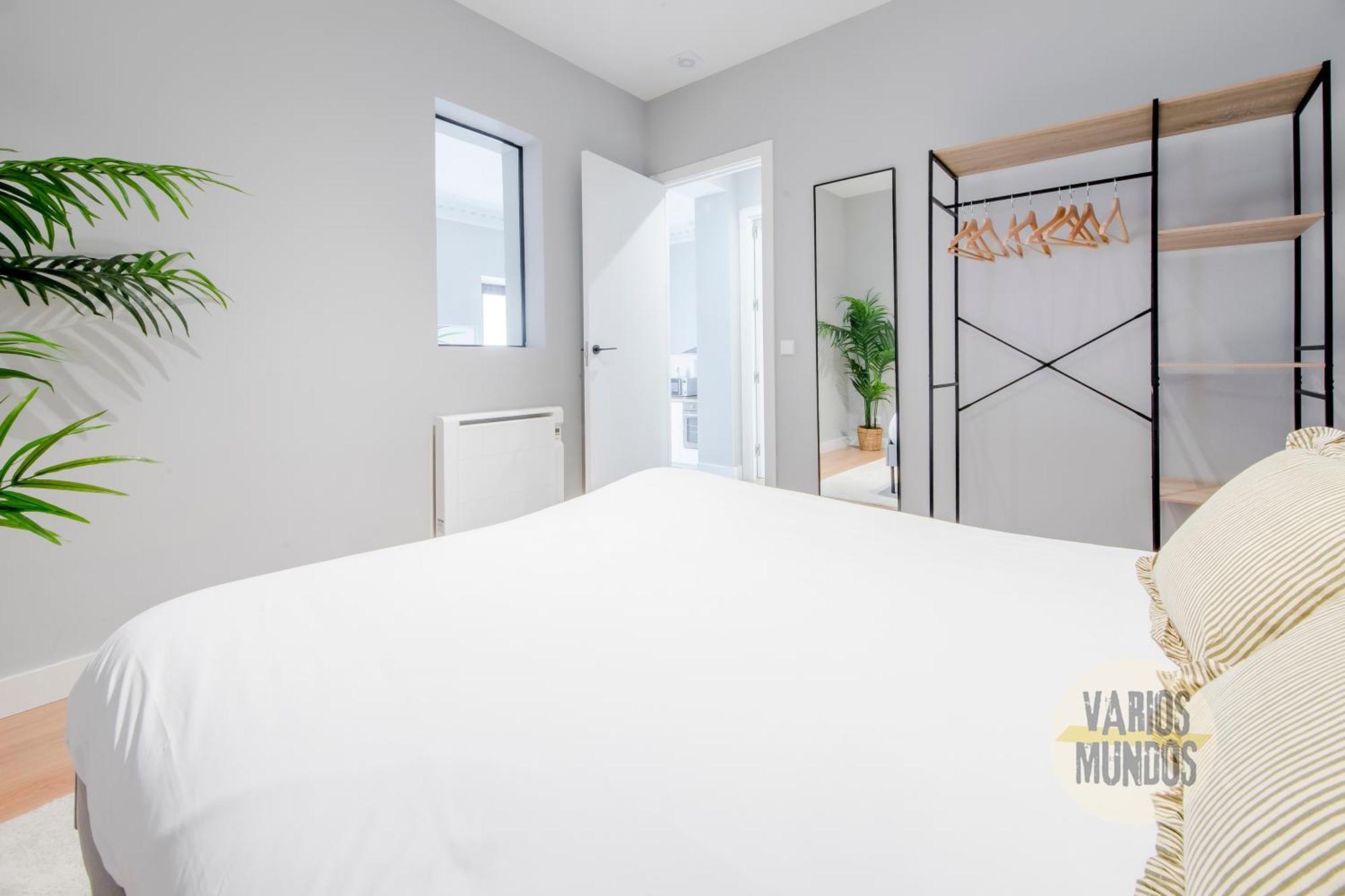 Modern Apt & Cool Interior Design A 20 Metros Del Retiro E1 Мадрид Экстерьер фото